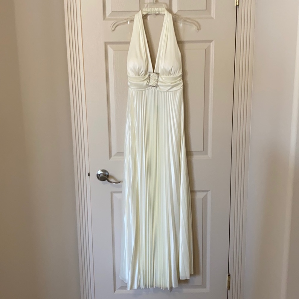 B.Smart Bryan’s bridal dress size 9/10